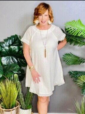 Nwt. Umgee Ivory Short Sleeve Dress